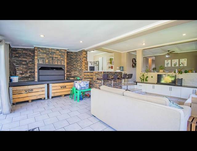 4 BEDROOM HOUSE FOR SALE IN NORTHERN PAARL